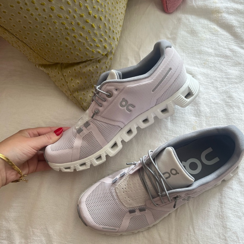 Size 7 on clouds